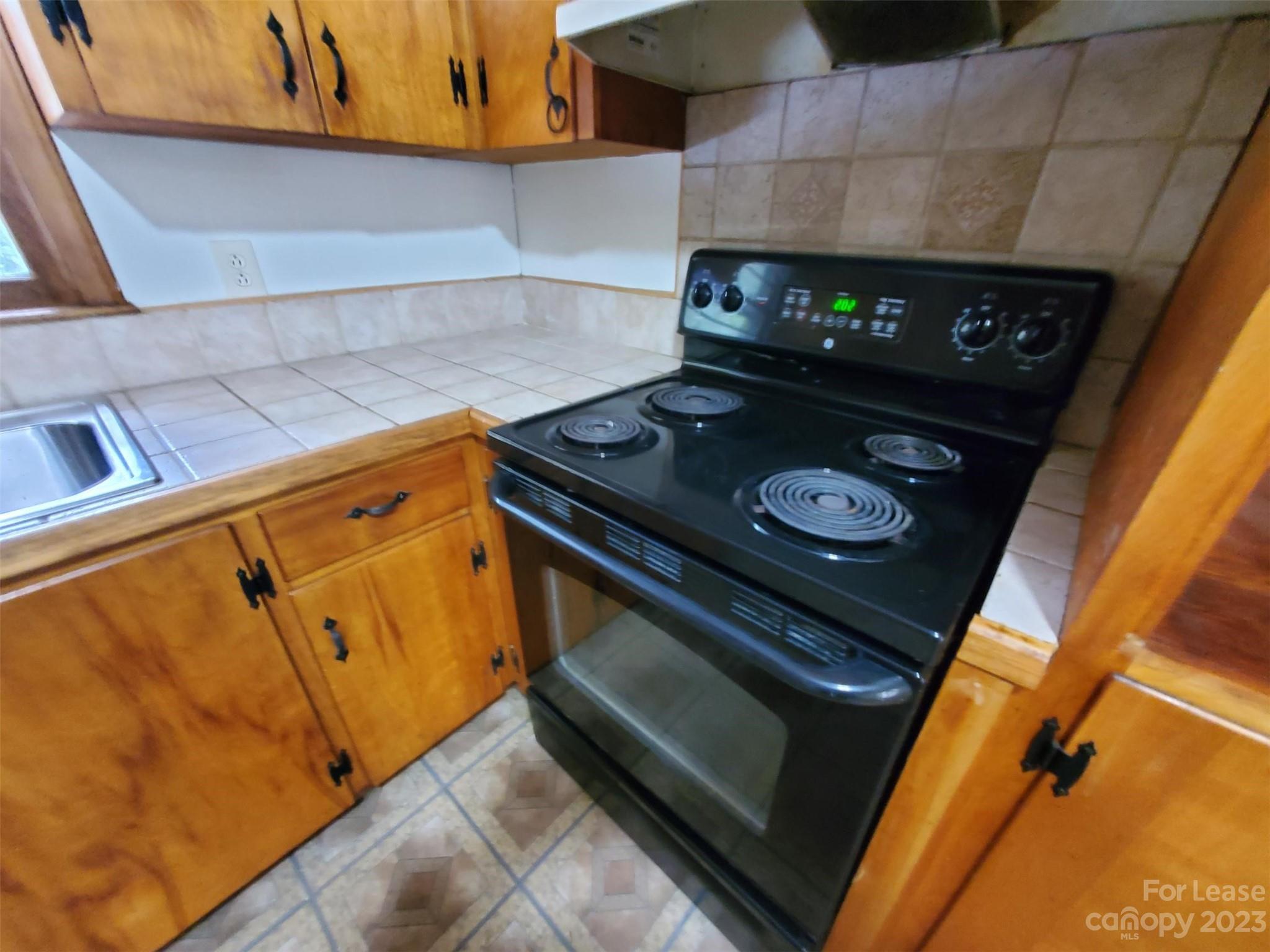 D B Hanna - Residential Lease