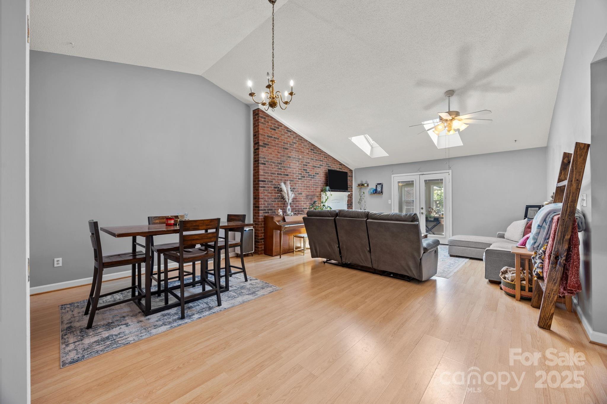 1300 Larchmont Place 501