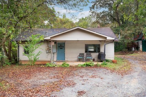 Photo of 132 Little Knob Road, Asheville, NC 28803 (MLS # 4314463)