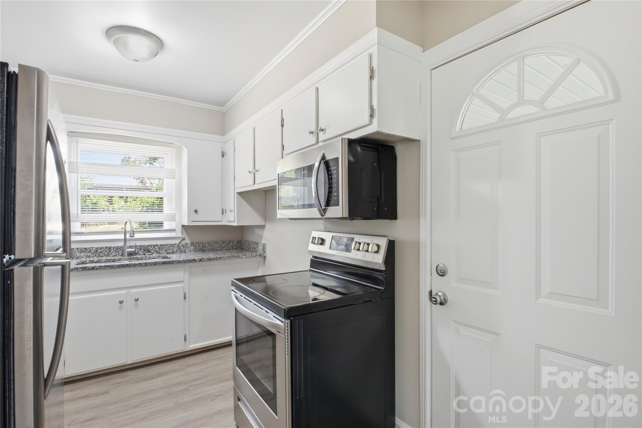 1323 Meadowbrook Circle