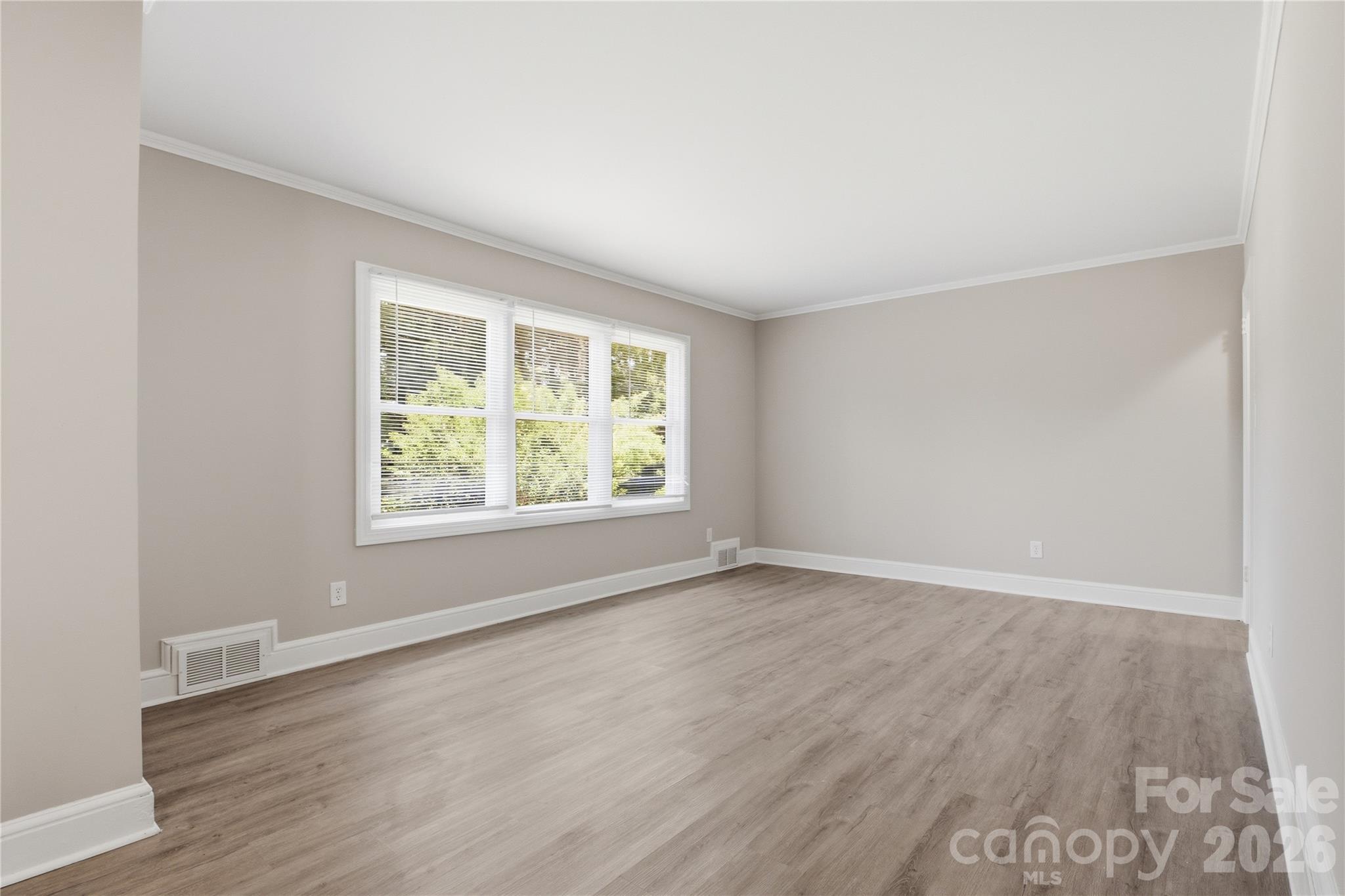 1323 Meadowbrook Circle