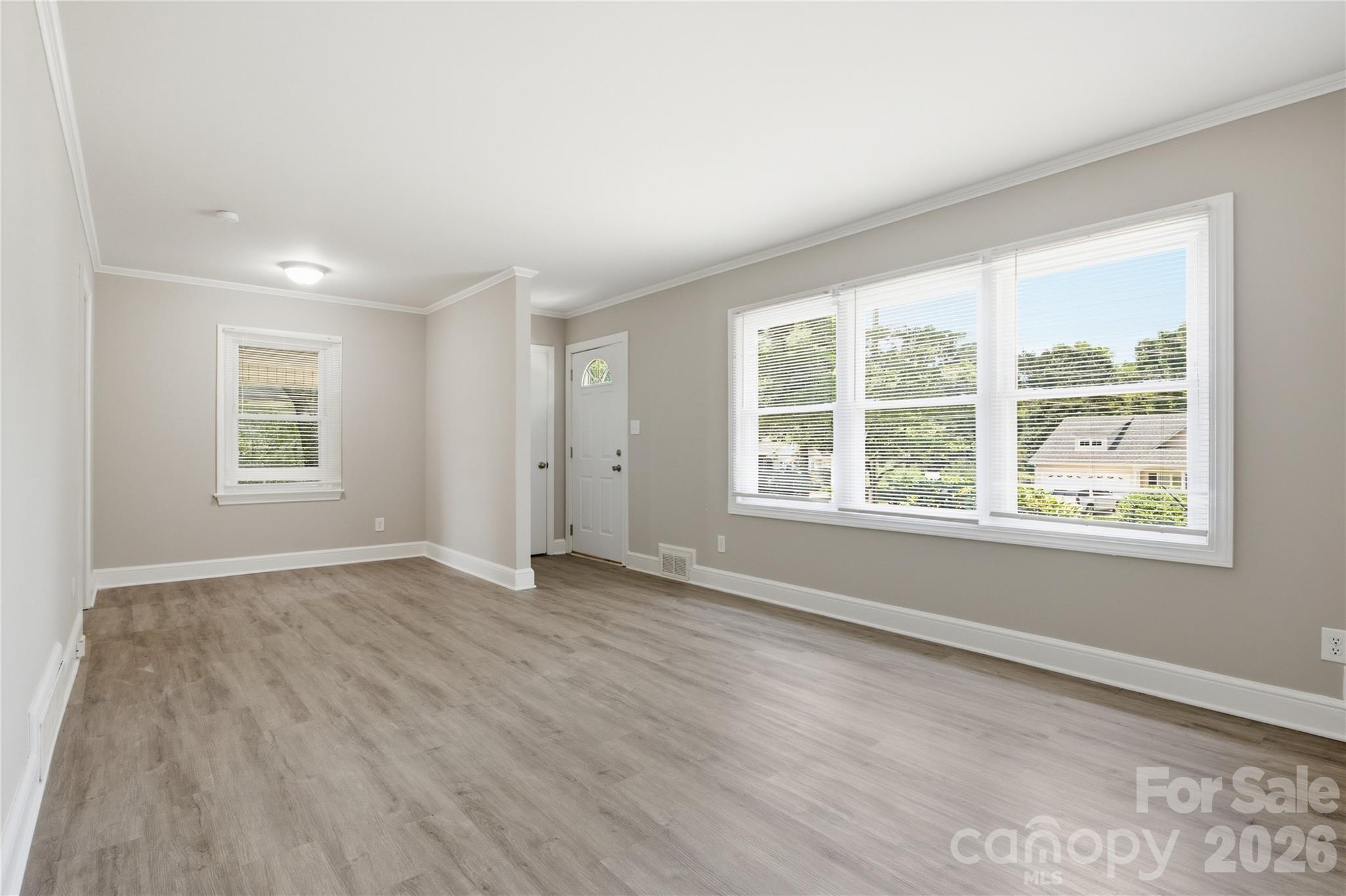 1323 Meadowbrook Circle