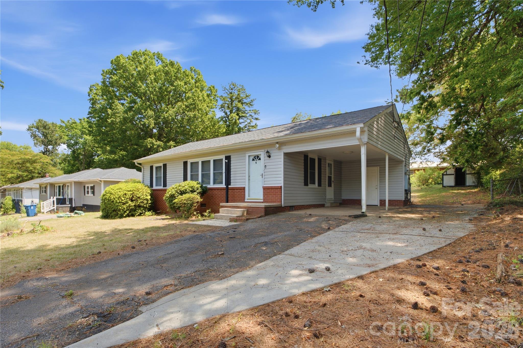 1323 Meadowbrook Circle