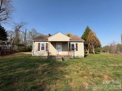Photo of 123 Stonewood Road, Elkin, NC 28621 (MLS # 4363915)