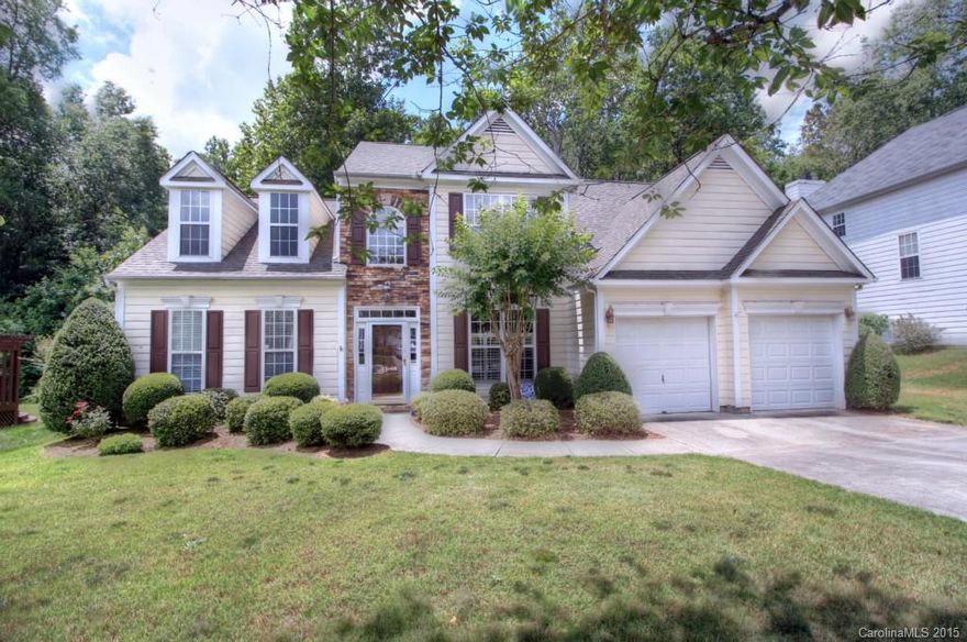 This property is a true gem.  Great floorplan, fully updated kitchen and master bathroom, new hardwood floors.  2 story great room opens into updated eat-In kitchen that includes stainless steel appliances and an island.  French doors open into the backyard oasis.  Master bedroom is an oasis in itself with fully updated tile bathroom, 2 vanities and huge walk in closet.