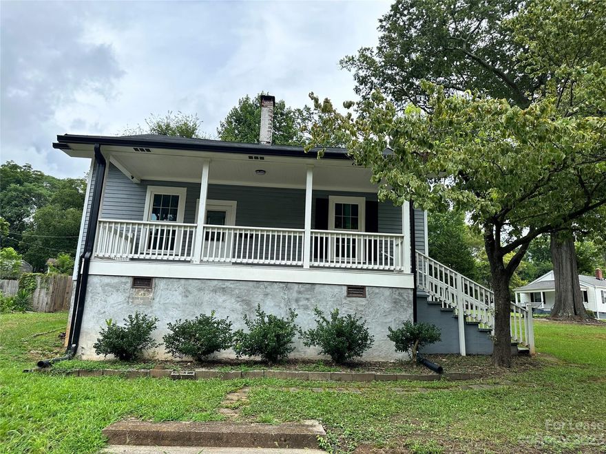 Cute House Located near Downtown of Rock Hill, SC, 3 Bedrooms, 2 Bathrooms, Open Floor Plan-12 Foot Ceilings Throughout with Living Room (Fireplace is Non-Operational), Dining Room (Fireplace is Non-Operational), Eat in Kitchen with Range, Refrigerator, Dishwasher & Microwave. Laundry Room with Washer & Dryer. Nice size yard for entertaining.
No Smoking/No Vaping. Call Owner for All Pet Permission. Maximum Occupants 3.
Available NOW for viewing by key sign out from our office Monday-Friday from 9am-4pm, except Holidays. Keys to be returned by 5pm same day. Requires $20 refundable deposit.