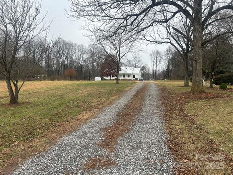 Photo of 1824 NC 182 Highway, Lincolnton, NC 28092 (MLS # 4325820)