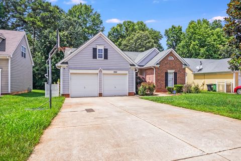 7033 Spandril Lane Charlotte NC 28215