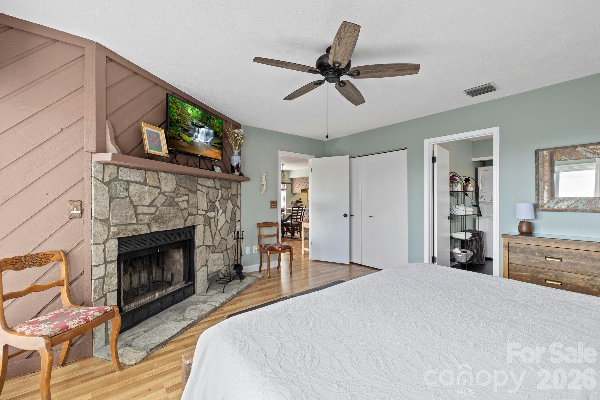 Toxaway Falls Condominium - Residential