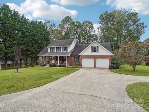 Photo of 2 Cambridge Drive, Candler, NC 28715 (MLS # 4306910)