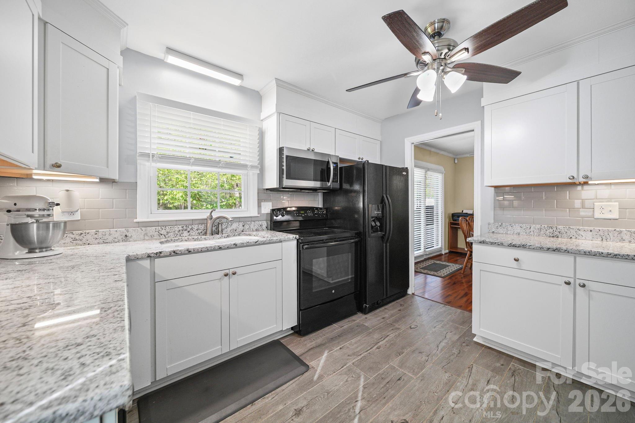 5715 Hillcrest Circle