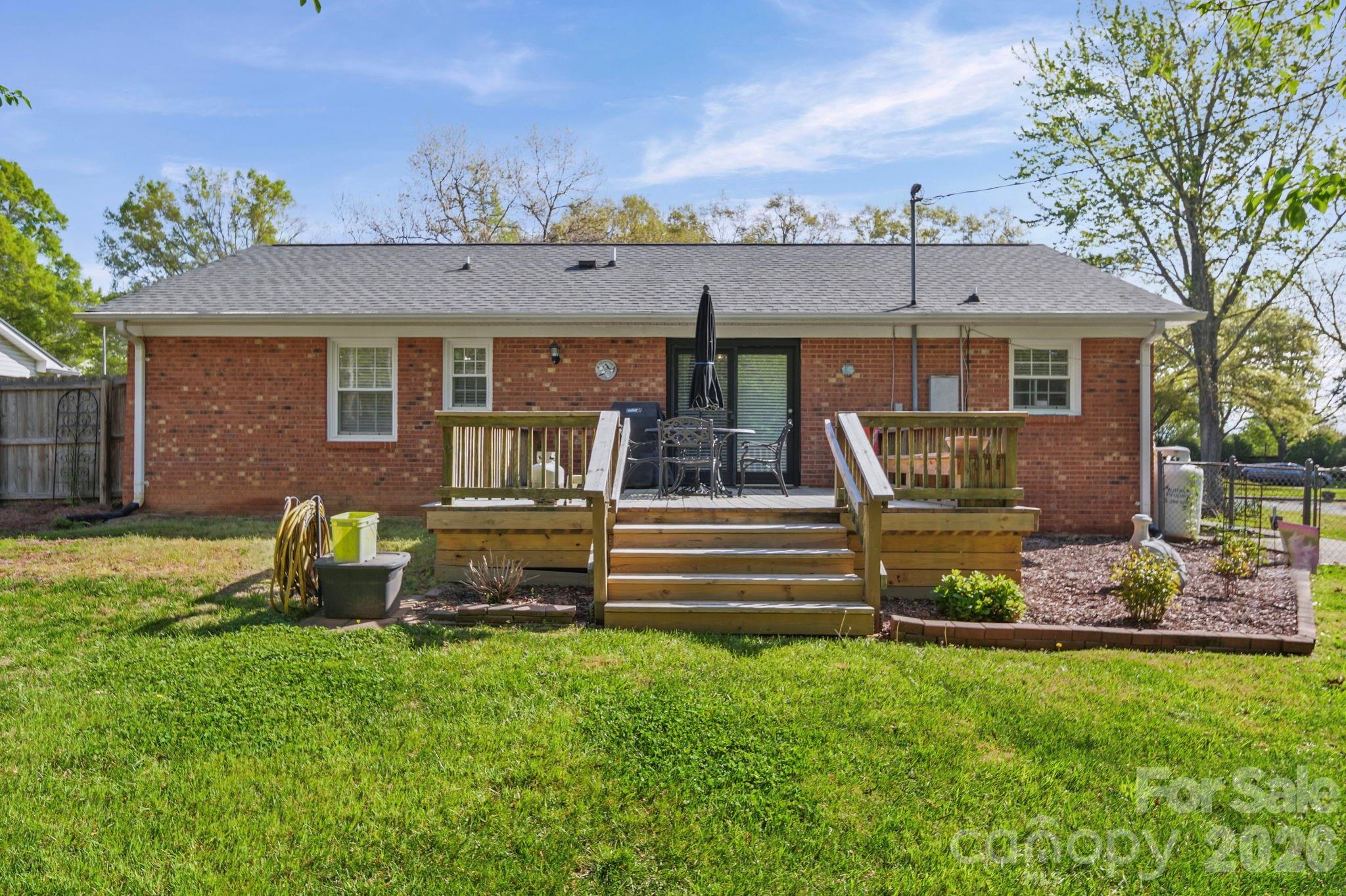 5715 Hillcrest Circle