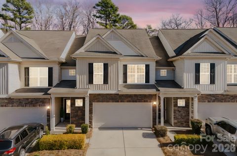 Photo of 2215 Whitford Lane, Charlotte, NC 28210 (MLS # 4335370)