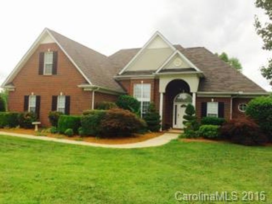 Welcoming 3 BR 2 BA brick ranch w/bonus on approx 1.38 acres!Low Union County taxes.Covered front entrance w/decorative columns and arched transom window,lead glass insert & side lights.Foyer opens to GR w/see-through gas log fp & wood mantle flanked by windows to snrm. Bright open kit w/grnt cntrtps,travertine backsplash, pass-thru window to GR. Mstr ste w/trey ceiling,cer tile bath,grdn tub & sep shwr.Cozy sunroom w/fp,built-in cab,Lg vaulted scrnd porch w/Trek decking overlooking fenced yd