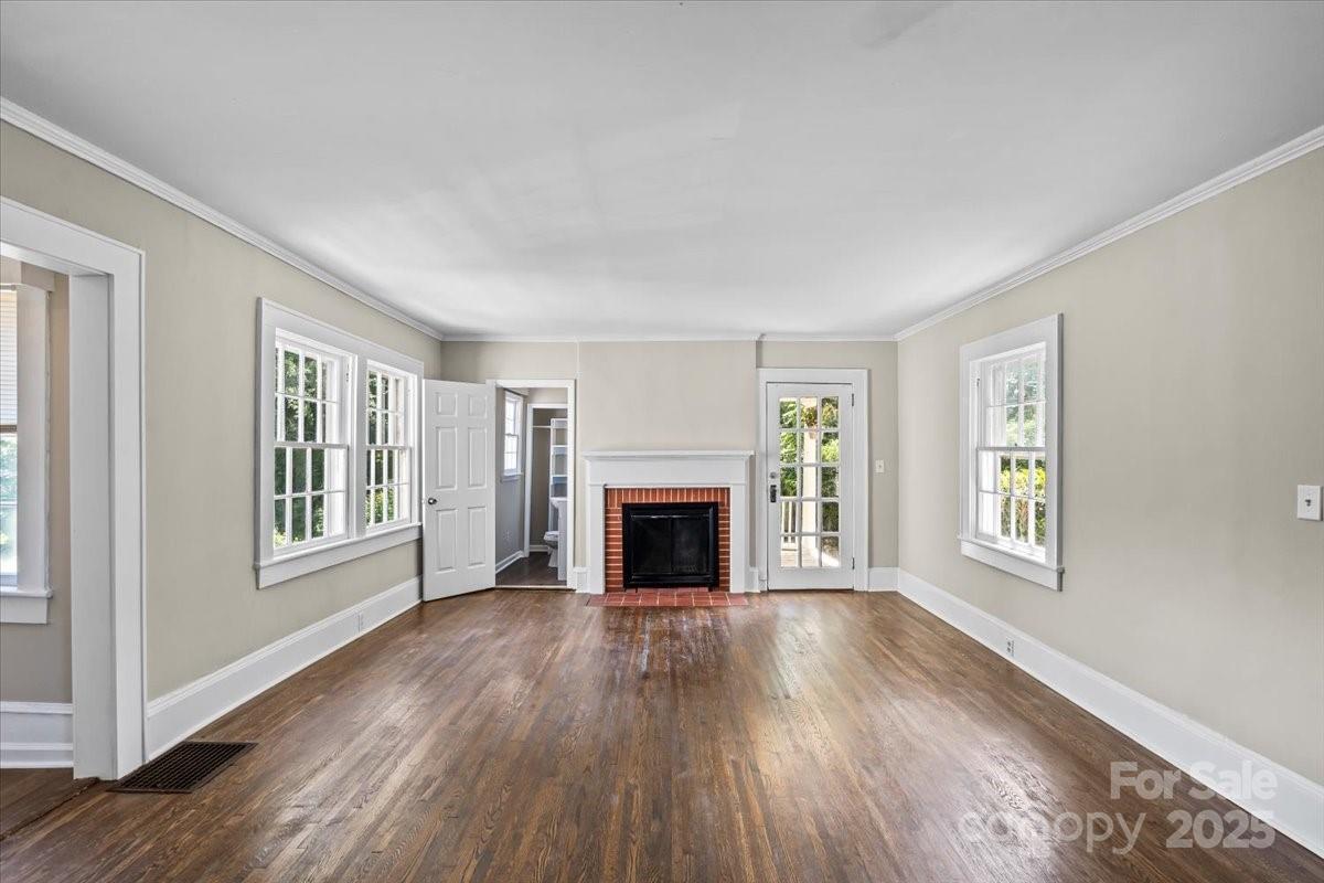 904 Edgewood Circle