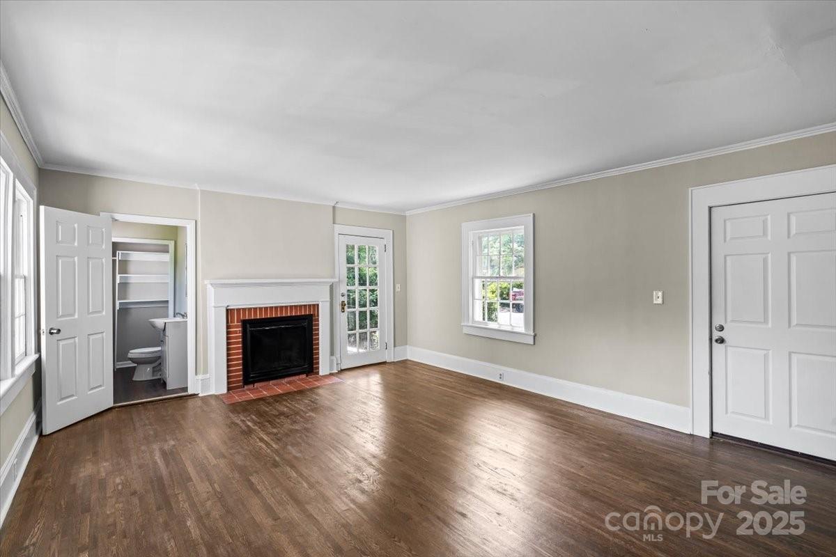 904 Edgewood Circle