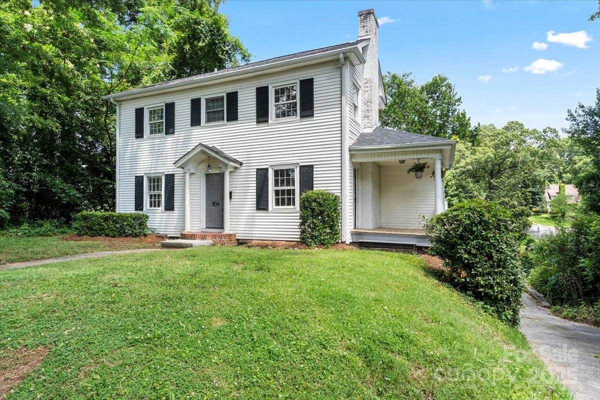 904 Edgewood Circle