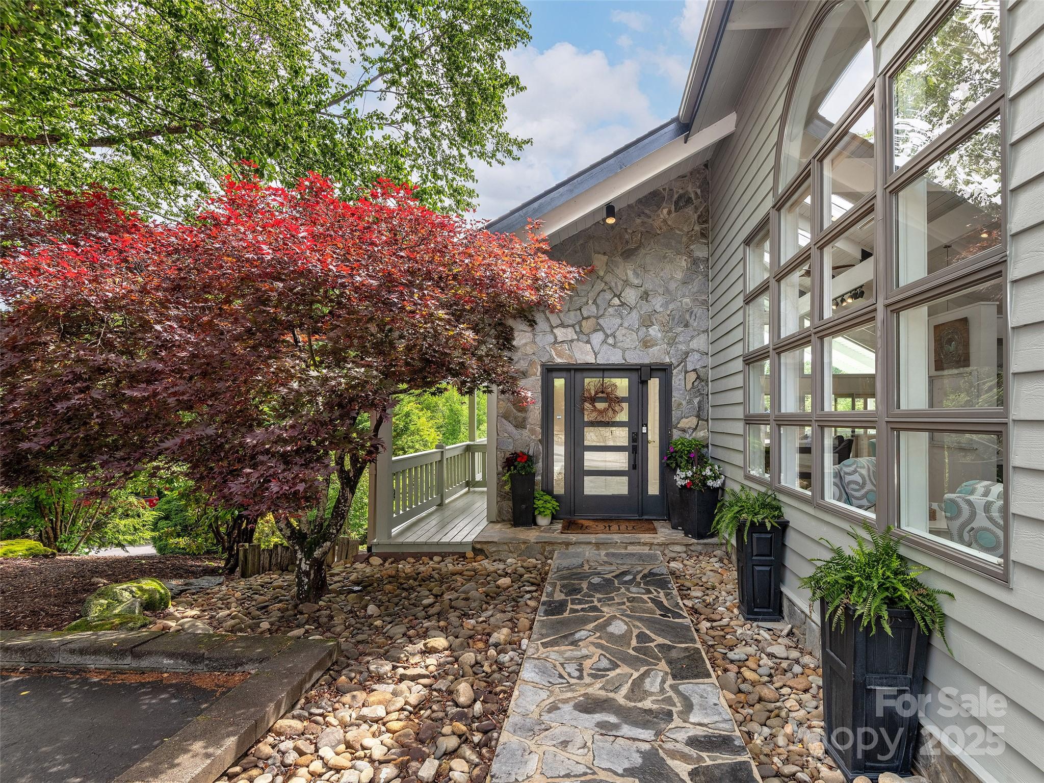 6 Lakeway Circle