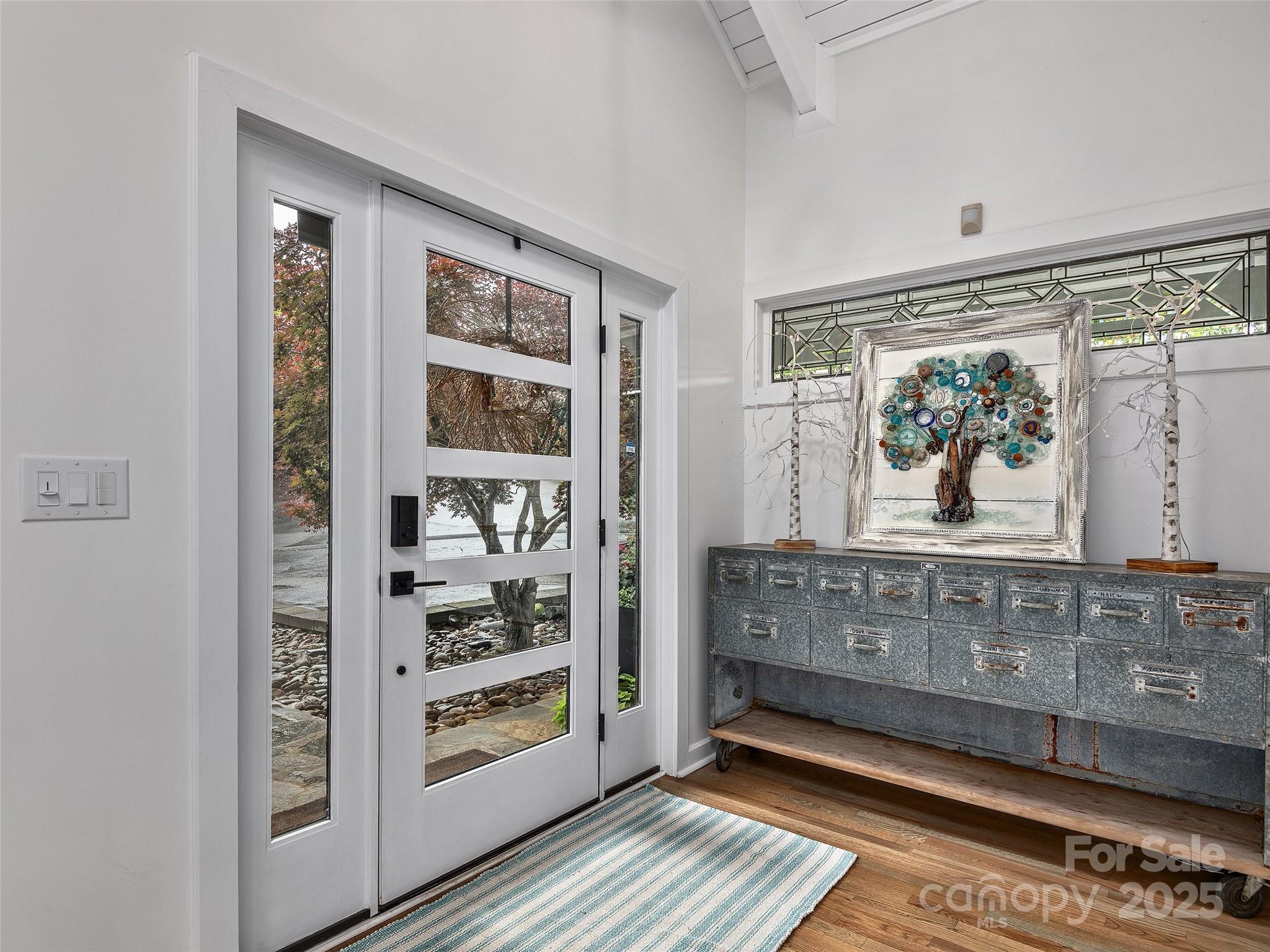 6 Lakeway Circle