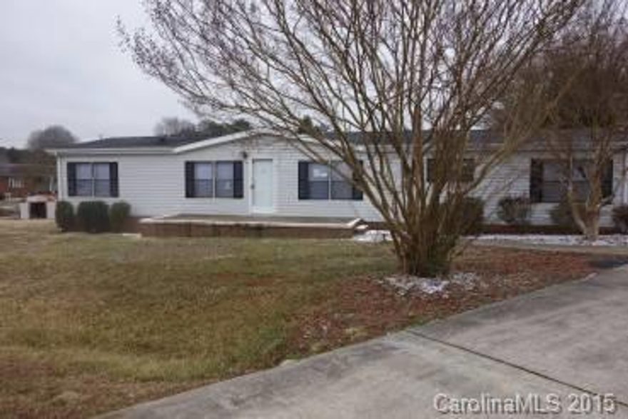 Wonderful newly renovated home with lots of room! Dont hassle with fixer uppers and foreclosures.Move in condition.Cul-de-sac lot.Hurry! This one will sell fast. VACANT SHOW & SELL!