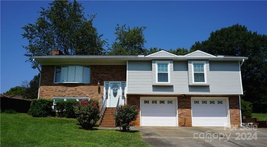 Start making memories in your new home in 2024! Situated in the Mountain View area with close proximity to Hwy 127, Hwy 321, and I-40.   New Heat pump in 2023. Rooftop Solar panels installed in 2022 to help reduce your energy bill.  New split rail fencing in back yard.  Main bedroom with ensuite has 2 closets and a fresh coat of neutral paint.  2nd bedroom also has 2 closets. Recently installed white bead-board on lower half under the chair rail down the hallway.  Additional storage closet at end of hallway and pull down attic access in hallway.  Ceiling fans in all bedrooms for comfort and air circulation.  Chair rail on main level common living areas.  Lower level finished on one side with a wood burning stove and lots of windows to provide natural lighting.  Large double garage on other side of lower level.  Garage has separate side door entrance and custom shelving installed providing lots of extra storage space. Here is your opportunity to make it your own!