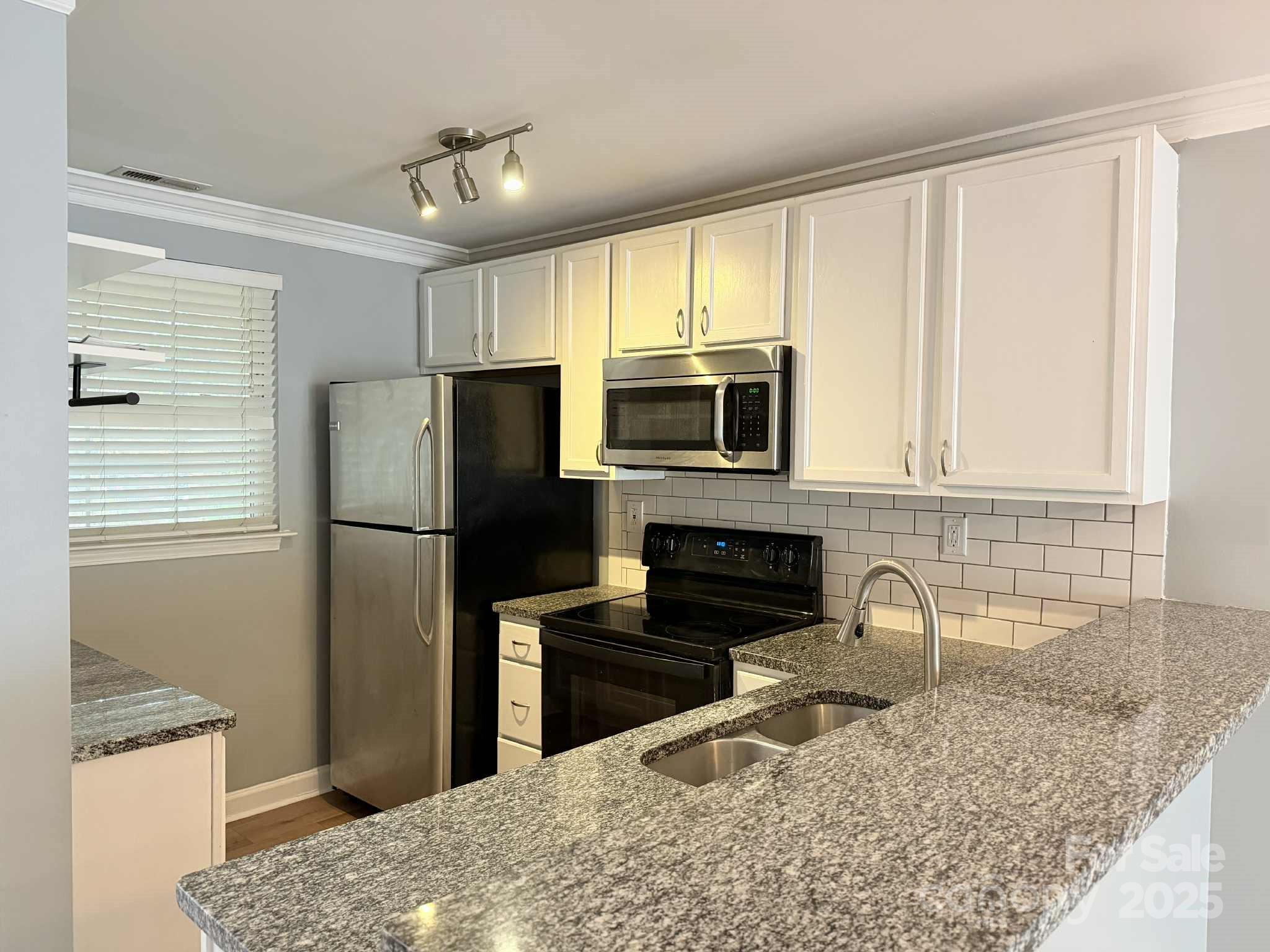 Williamsburg on Commonwealth - Residential