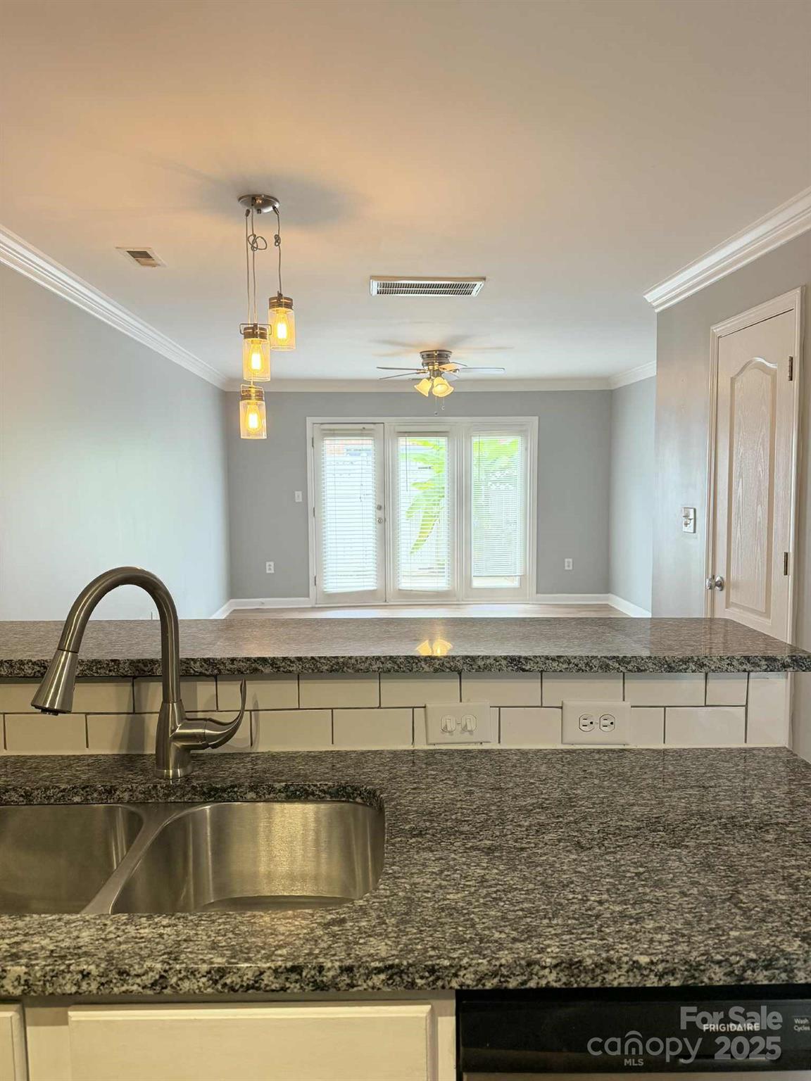 1218 Green Oaks Lane