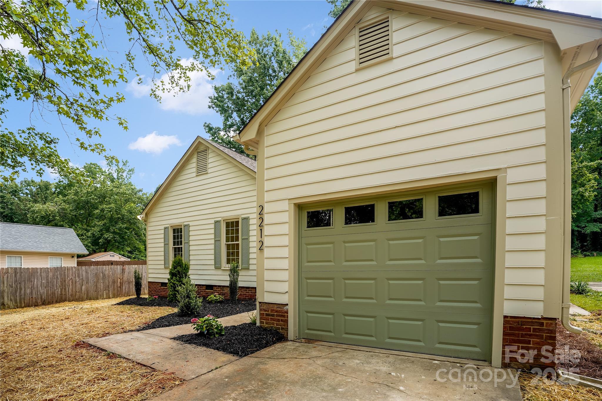 2212 Pinebrook Circle