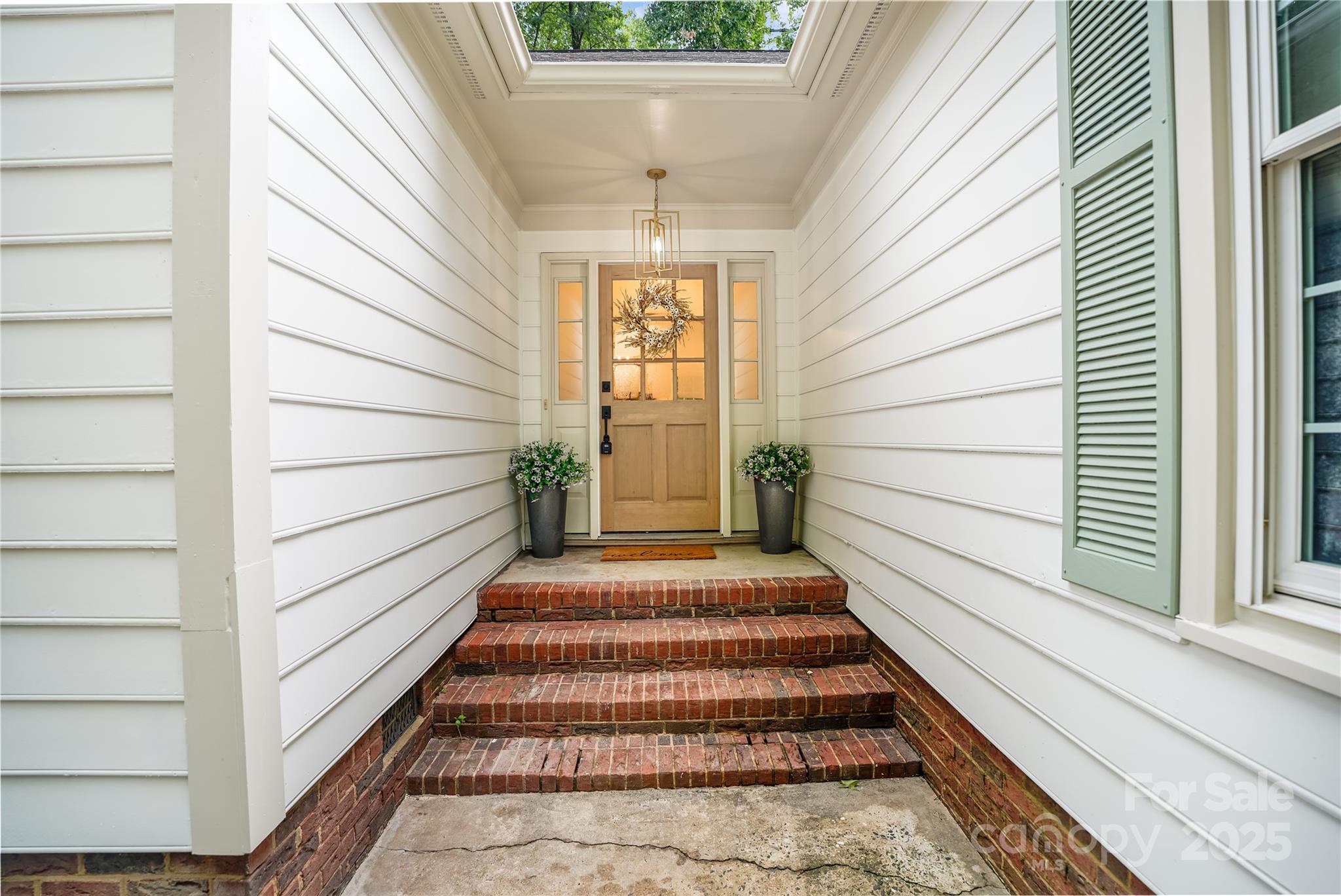 2212 Pinebrook Circle