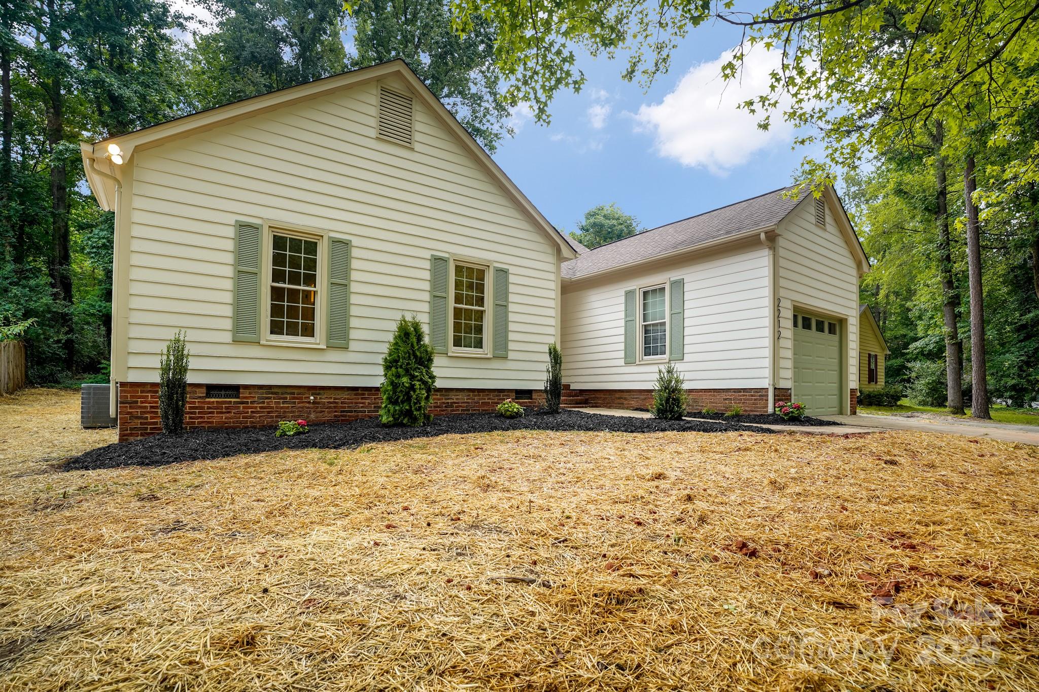 2212 Pinebrook Circle