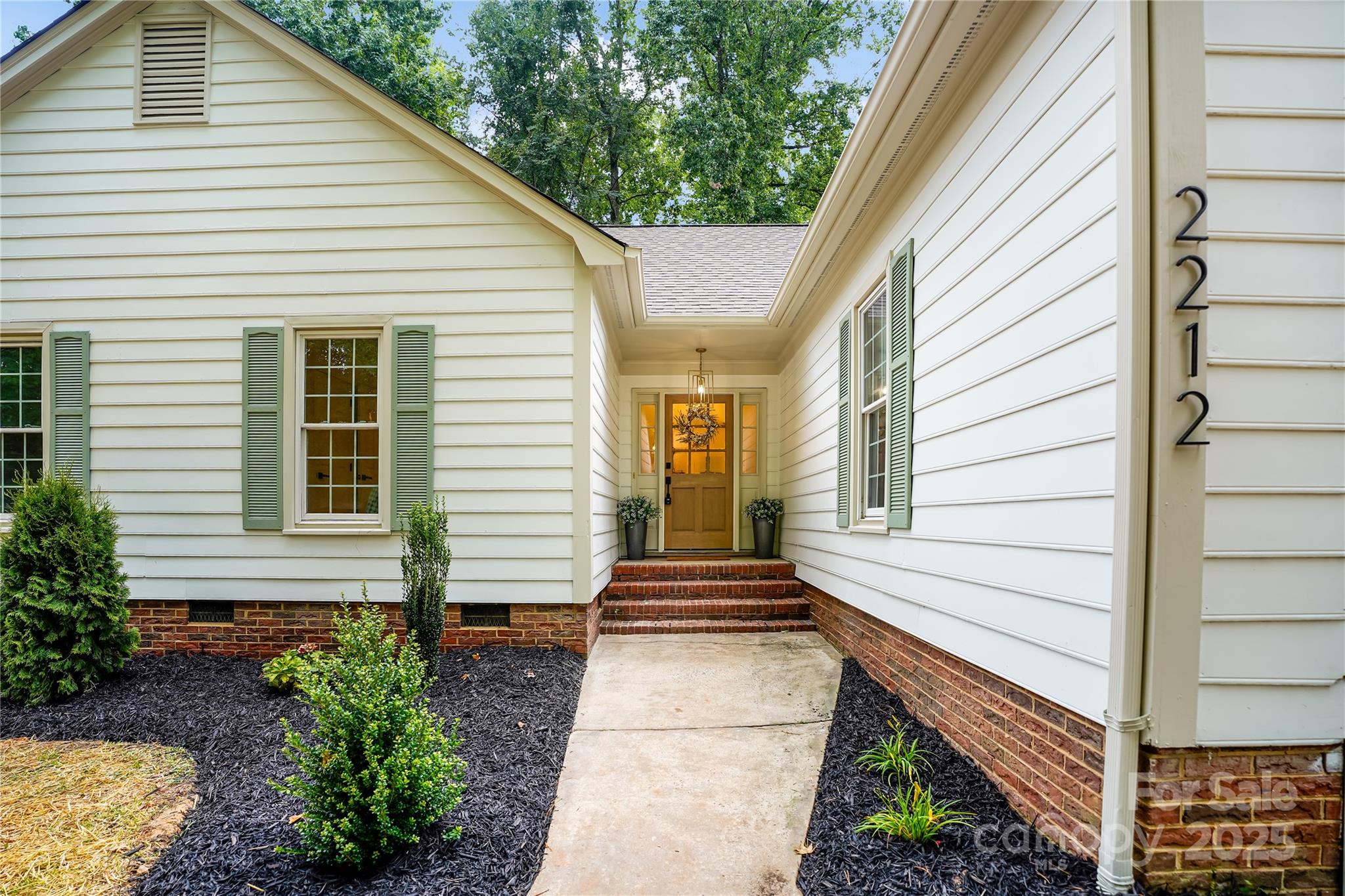 2212 Pinebrook Circle
