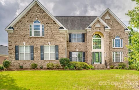 Photo of 16752 Crosshaven Drive, Charlotte, NC 28278 (MLS # 4035832)