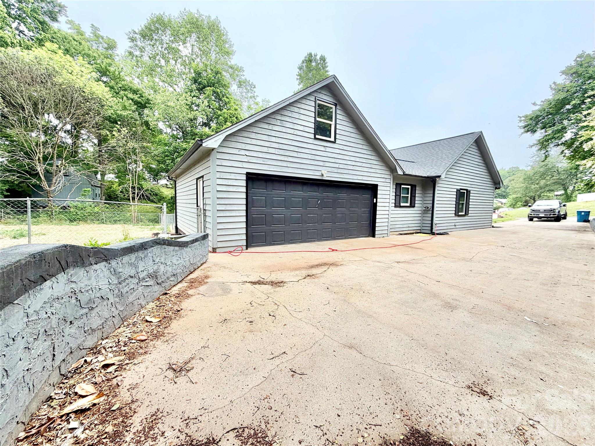 1586 Kenlane Drive