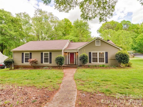 Photo of 7600 Winterset Drive, Charlotte, NC 28270 (MLS # 4424375)