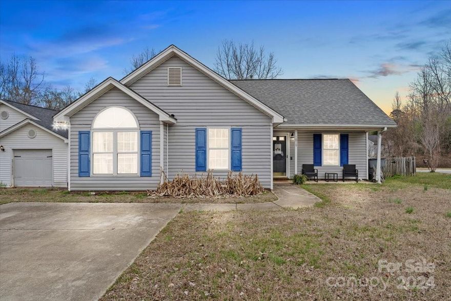 Welcome to your personal cottage on Summit Hills! This charming one-story house features 3 bedrooms and 2 bathrooms that sits on a corner lot. The hardwood floors throughout add warmth and elegance. The fenced backyard provides privacy and a safe space for outdoor activities. Perfect for first-time homebuyers or investors, this home is conveniently located just minutes from the airport and offers quick access to the highway. Schedule your showing today!