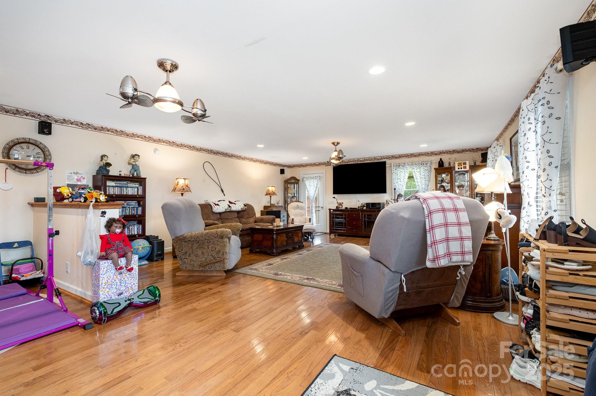 907 Sikes Mill Road