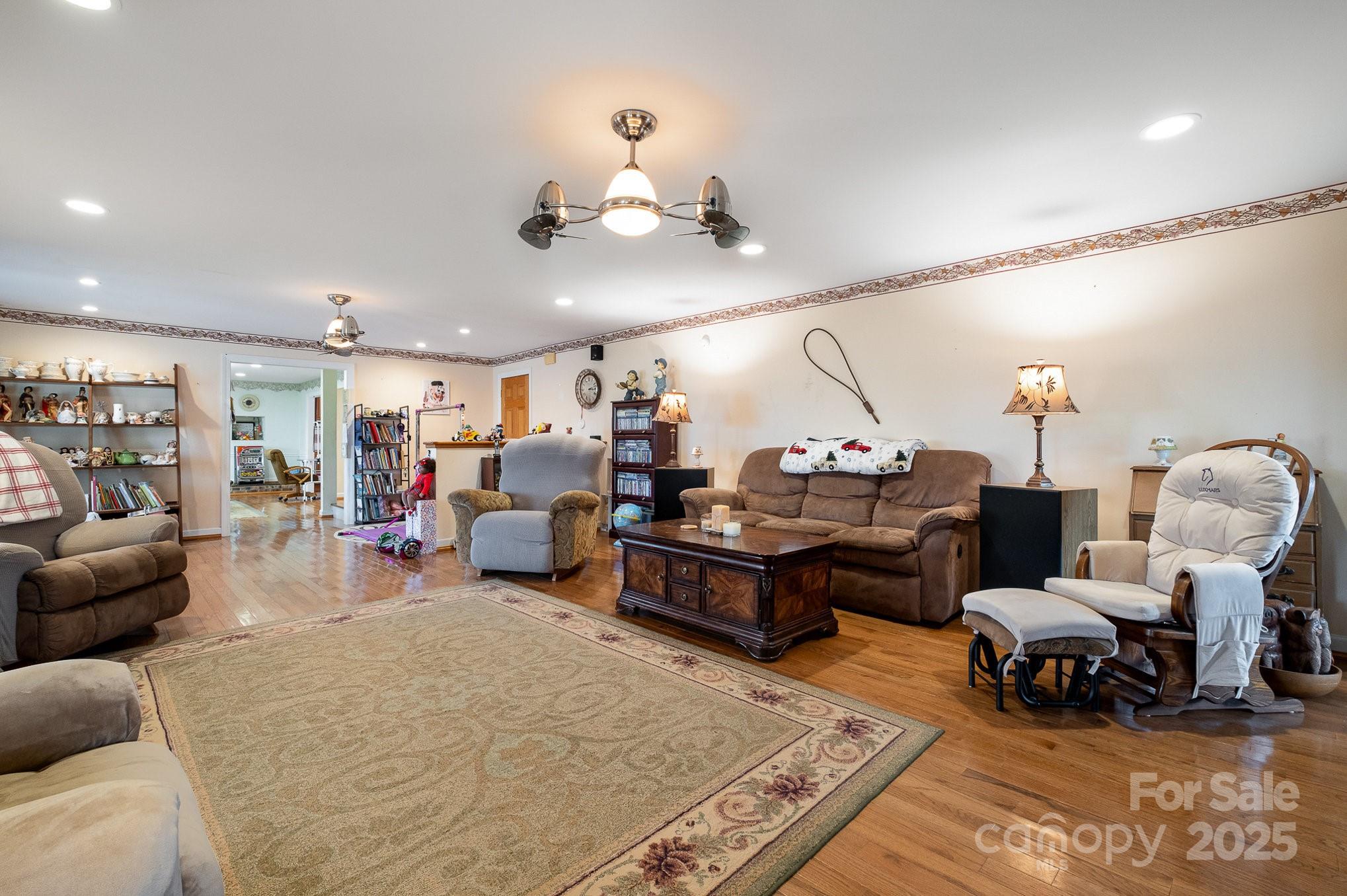 907 Sikes Mill Road