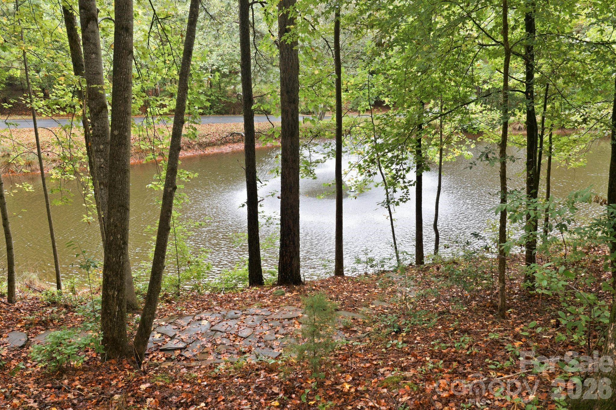 935 Woods Loop