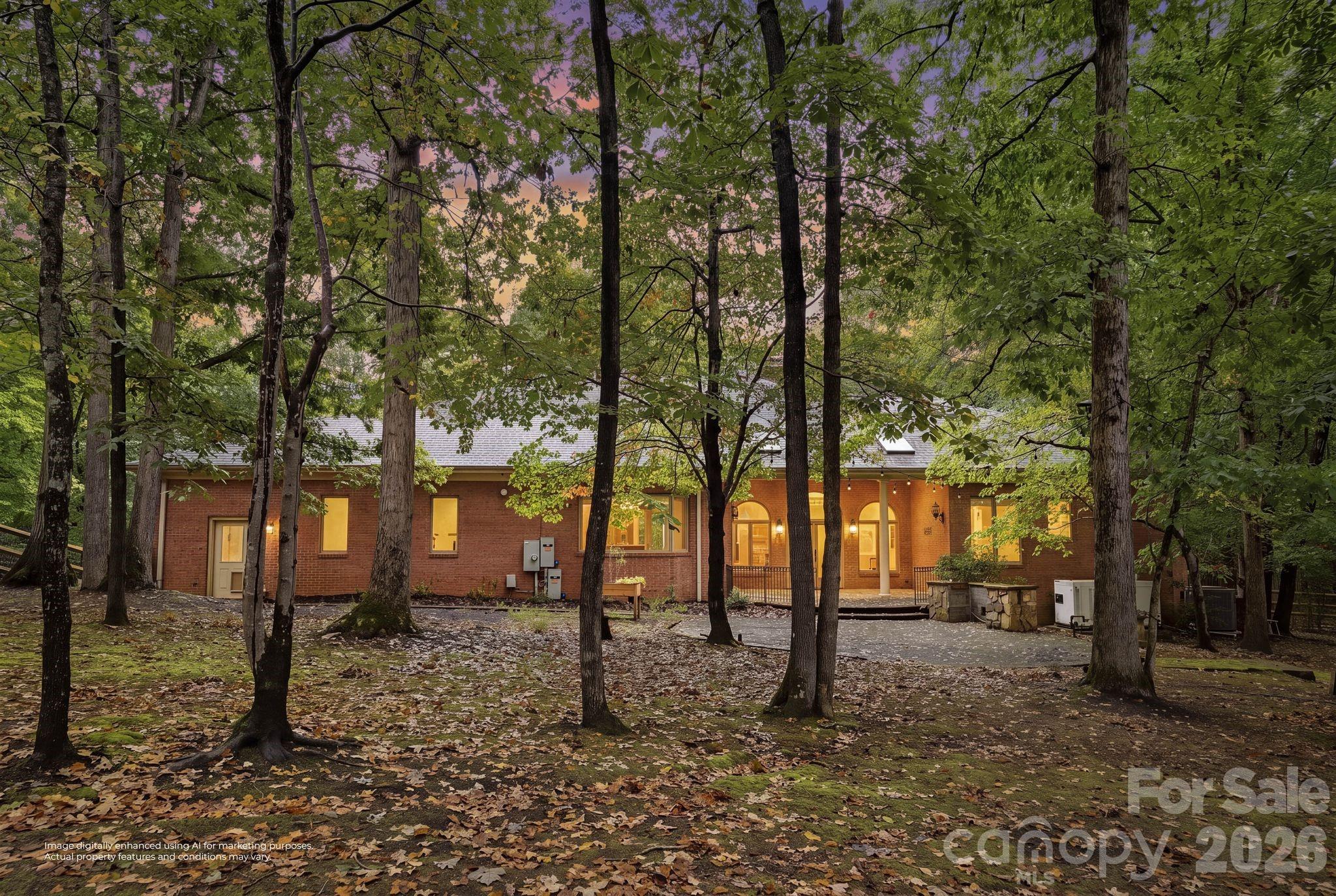 935 Woods Loop
