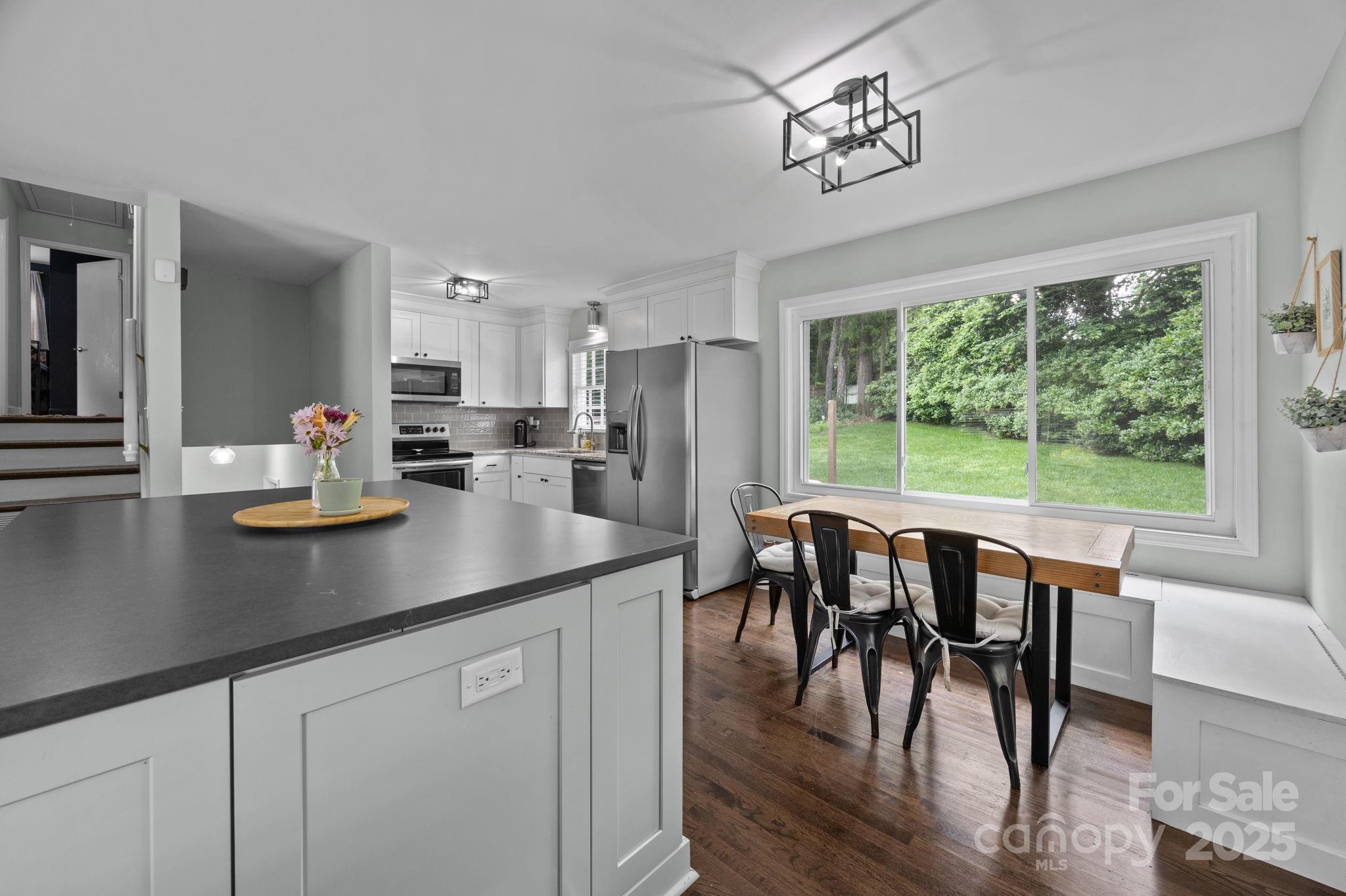 2100 Shadyview Drive