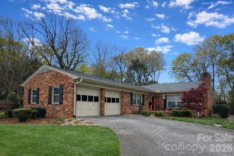 Photo of 923 1st Street NE, Hickory, NC 28601 (MLS # 4363931)
