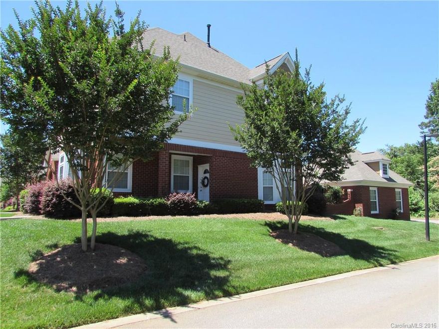 This well maintained, highly desirable End Unit Townhome is convenient to all Downtown Davidson has to offer! This beautiful home boast a spacious kitchen with granite, stainless steel appliances, breakfast bar, work desk and pantry. Living rm features a gas fireplace and tons of windows for natural light. 3 bedrooms, 2 full baths and a laundry closet complete the upstairs. Private patio leads to a 2 car garage with plenty of room for storage. Mins to shopping, resturants, I-77 and Lake Norman!