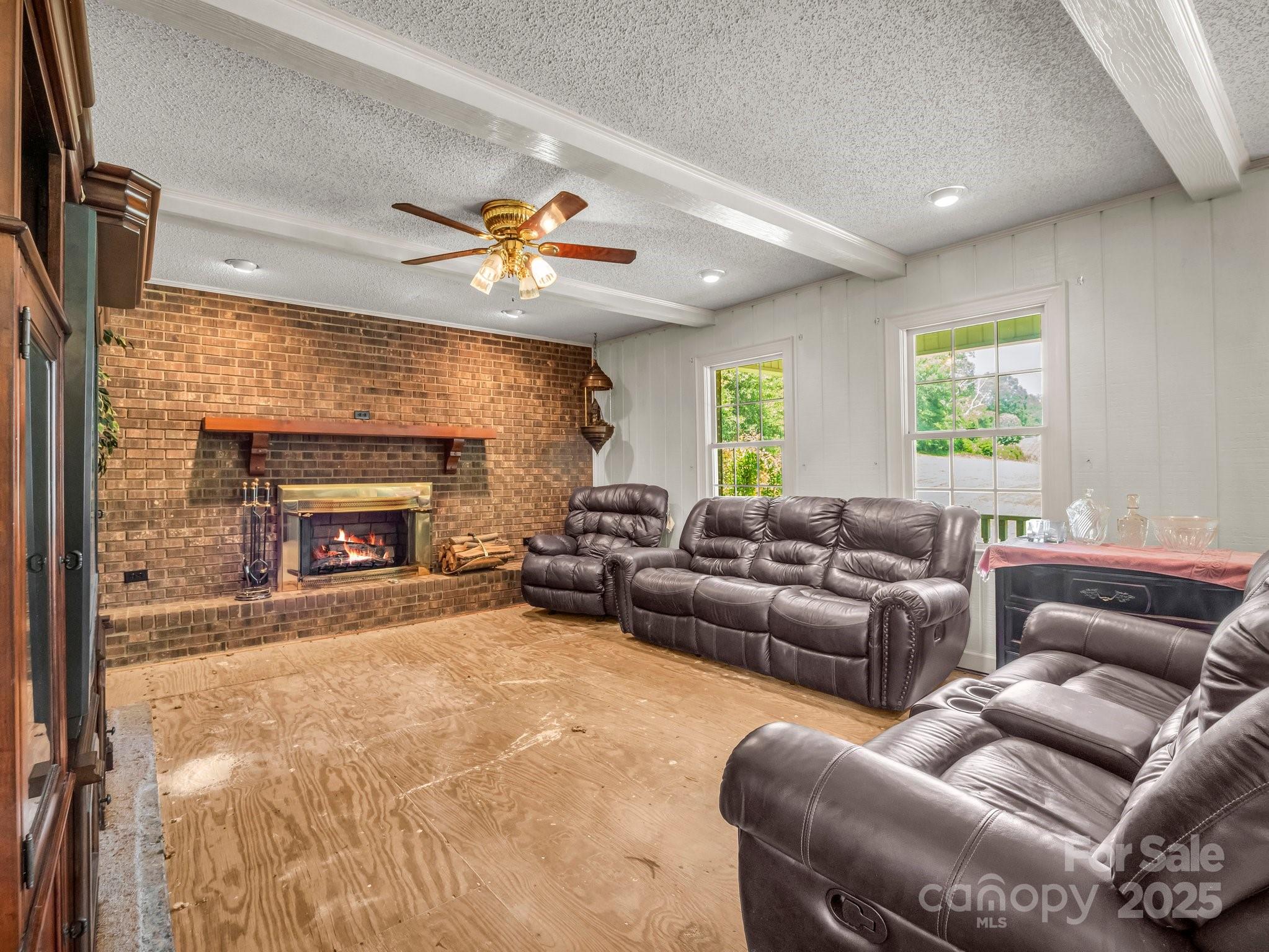 281 N Quail Run