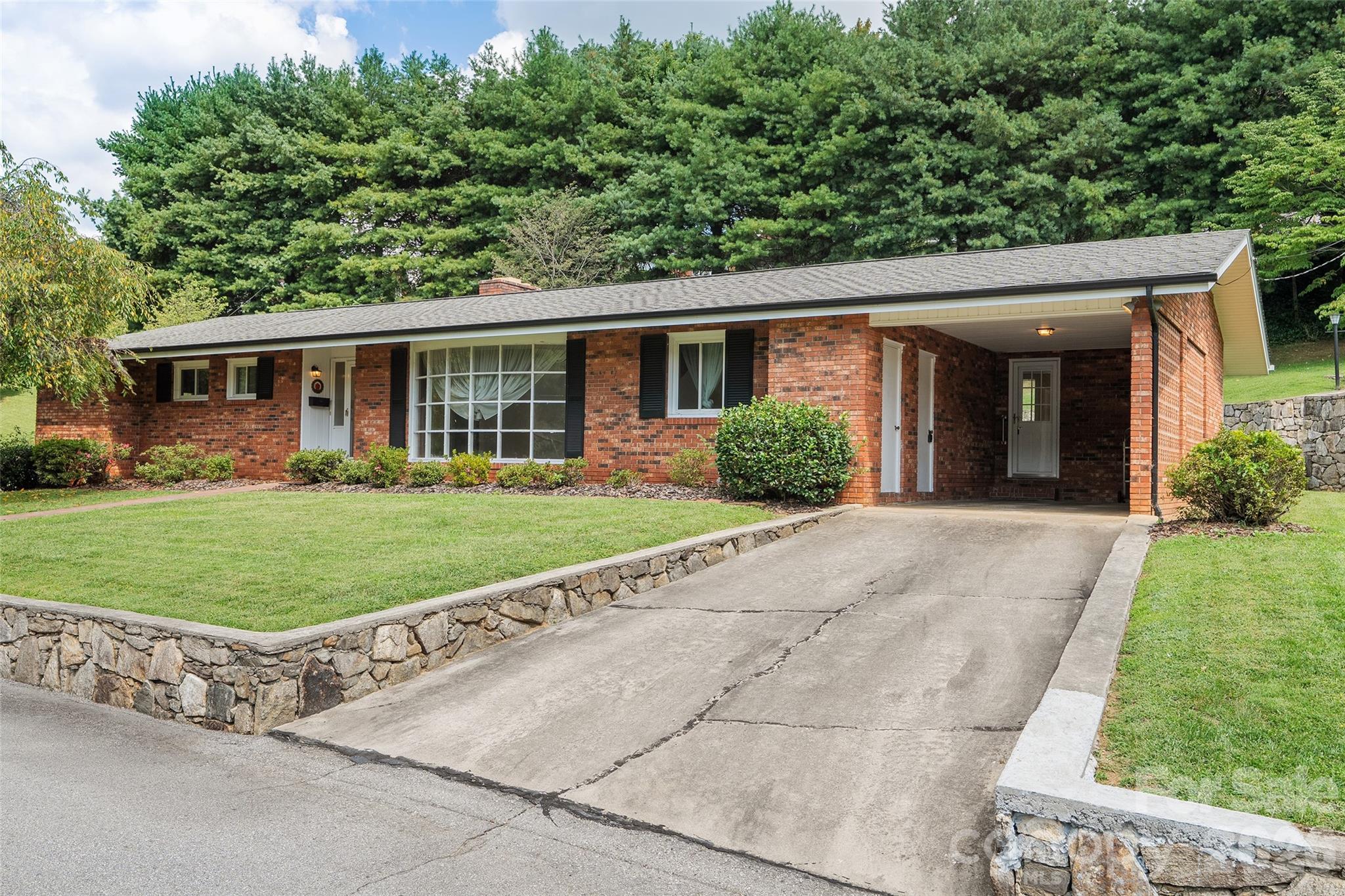62 W Haywood Drive