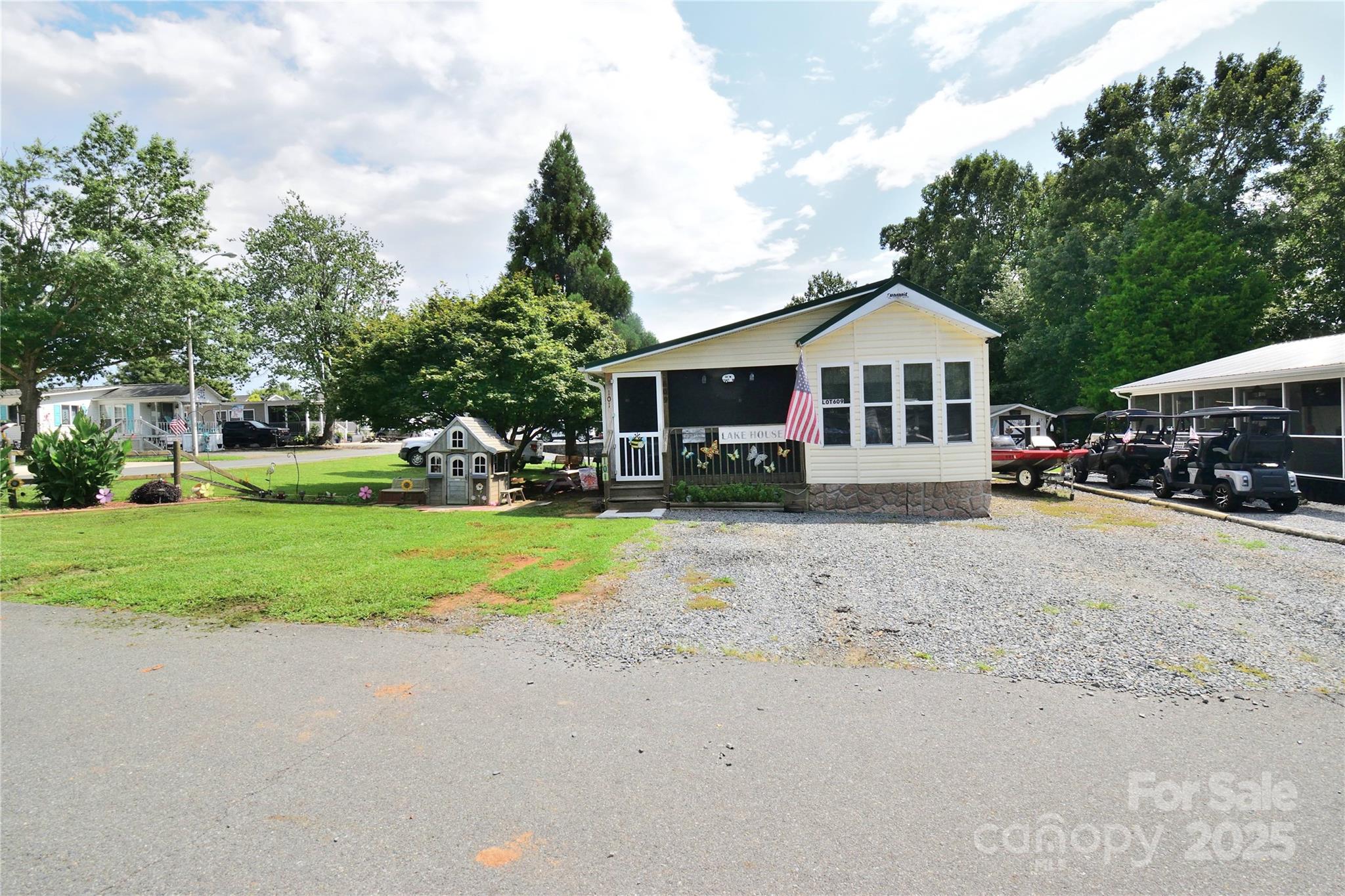 101 Hummingbird Drive