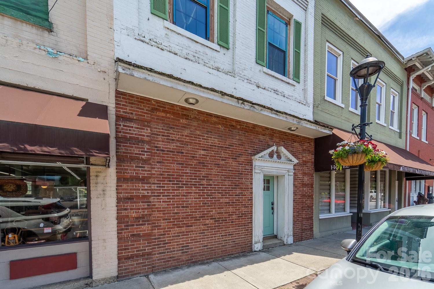 28 Everett Street