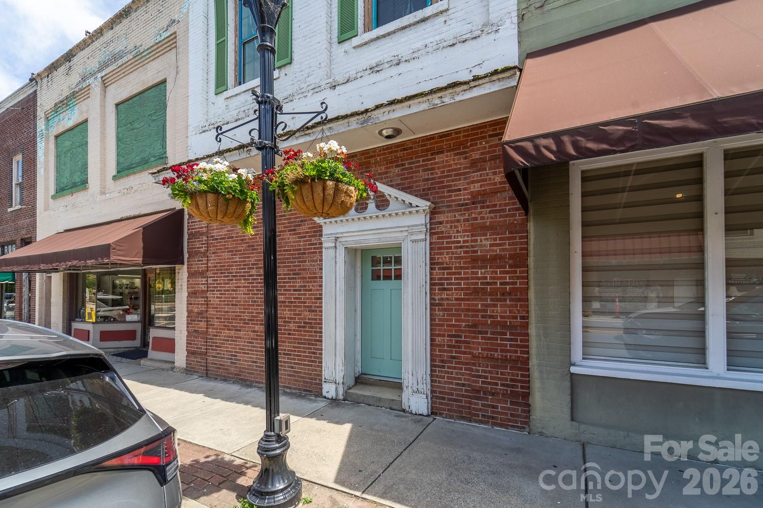 28 Everett Street