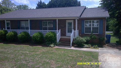 Photo of 496 23rd Avenue Drive NE, Hickory, NC 28601 (MLS # 4378674)