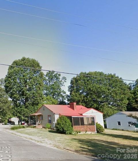 Photo of 950 Cliff Road, Asheboro, NC 27203 (MLS # 4361096)