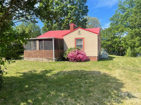 Photo of 950 Cliff Road, Asheboro, NC 27203 (MLS # 4361096)